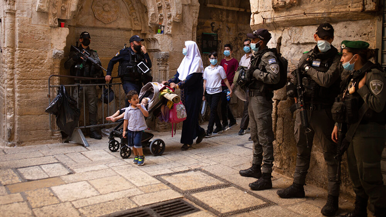 Διαδηλώσεις Παλαιστινίων για τις δηλώσεις Μακρον κατά του ισλαμικού εξτρεμισμού