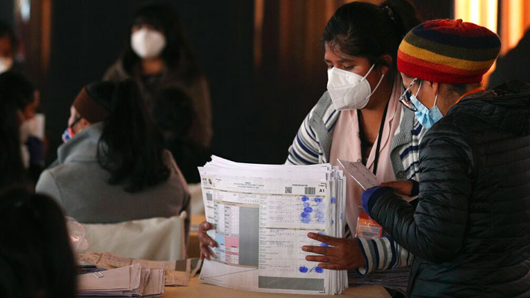 Βολιβία: Ο υποψήφιος του MAS, Λουίς Άρτσε, νικητής των προεδρικών εκλογών