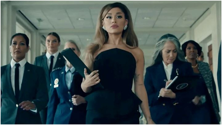 H Ariana Grande «έγινε» η πρώτη γυναίκα πρόεδρος των ΗΠΑ
