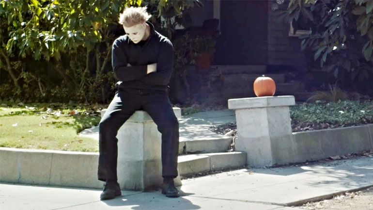 Ο Michael Myers μαθαίνει πως ακυρώνεται το Halloween