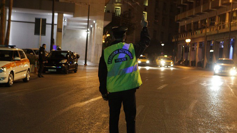 Δεκάδες χιλιάδες έλεγχοι για μάσκες και πέντε συλλήψεις για τα μέτρα από την ΕΛ.ΑΣ. Δεκάδες χιλιάδες έλεγχοι για μάσκες και πέντε συλλήψεις για τα μέτρα από την ΕΛ.ΑΣ.