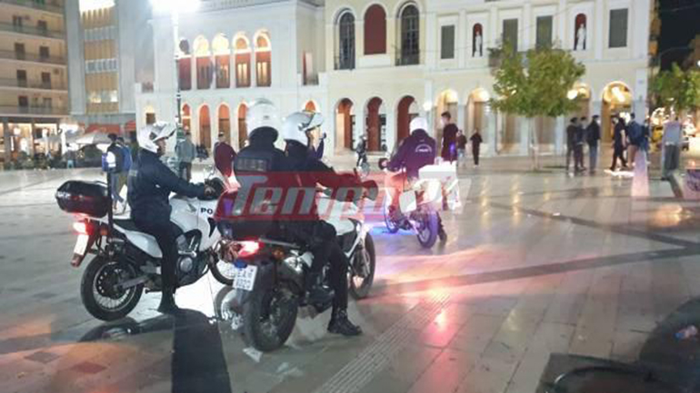 Πάτρα:  Με ηχητικά και περιπολίες, αστυνομικοί «αδειάζουν» τα μαγαζιά – Κυκλοφοριακό από τη μαζική φυγή!