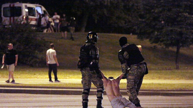 Νέα βίαια επεισόδια σε διαδήλωση στη Λευκορωσία