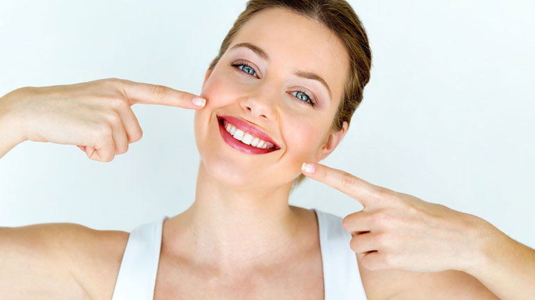 Κι όμως αυτό το φρούτο είναι η καλύτερη φυσική οδοντόκρεμα