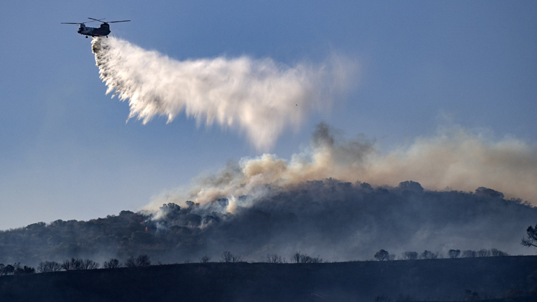 ΗΠΑ: Μεγάλη πυρκαγιά σε θαμνώδη έκταση στην Καλιφόρνια – Απομακρύνθηκαν 60.000 κάτοικοι