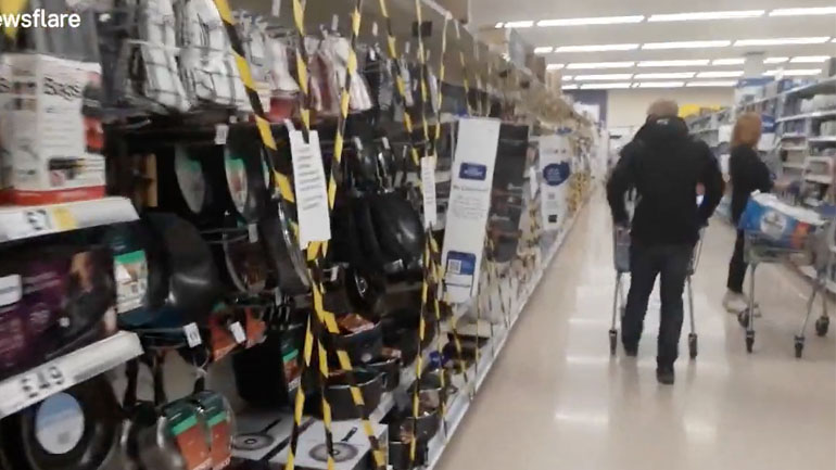 Απαγόρευση αγοράς των μη απαραίτητων προϊόντων σε σούπερ μάρκετ της Ουαλίας