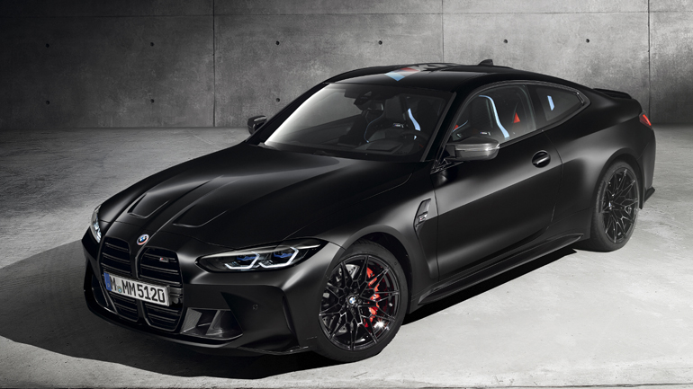 Μία κατάμαυρη BMW M4