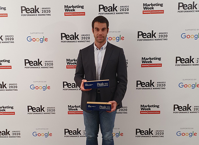 Ο Πάνος Ισμαήλος παρέλαβε τα βραβεία