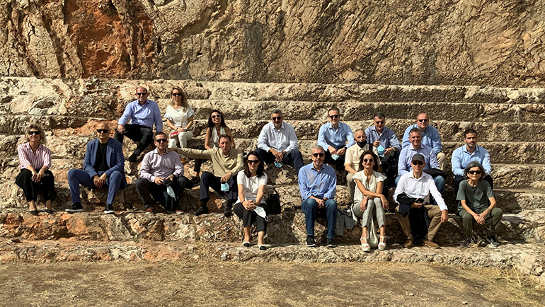 Ο Ιωάννης Καλλίγερος στην κάτω σειρά δεύτερος από δεξιά...