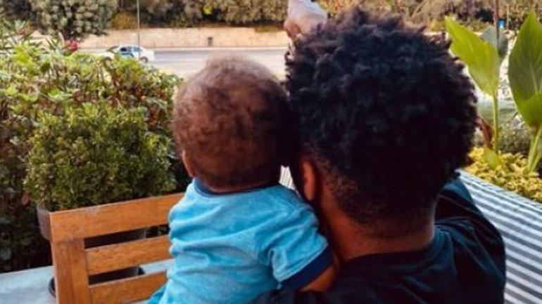 Ο Γιάννης Αντετοκούνμπο δείχνει στον γιο του την Ακρόπολη!