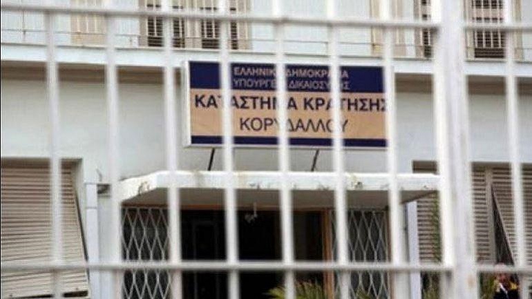 Εντοπίστηκαν μαχαίρια και αλκοόλ στις φυλακές Κορυδαλλού και Χανίων