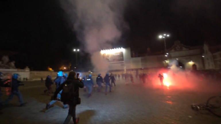 Επεισόδια στην Ιταλία σε διαδήλωση κατά των μέτρων προστασίας για τον κορωνοϊό Επεισόδια στην Ιταλία σε διαδήλωση κατά των μέτρων προστασίας για τον κορωνοϊό