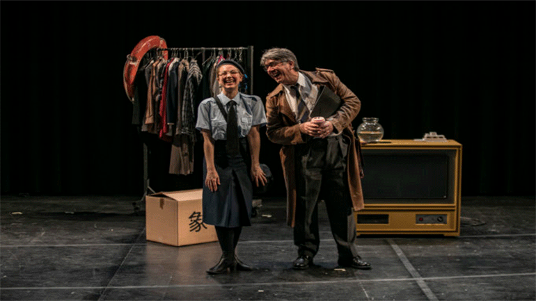 Εθνικό Θέατρο: Παράταση παραστάσεων έως τις 8 Νοεμβρίου για το έργο «Παίζοντας το θύμα»