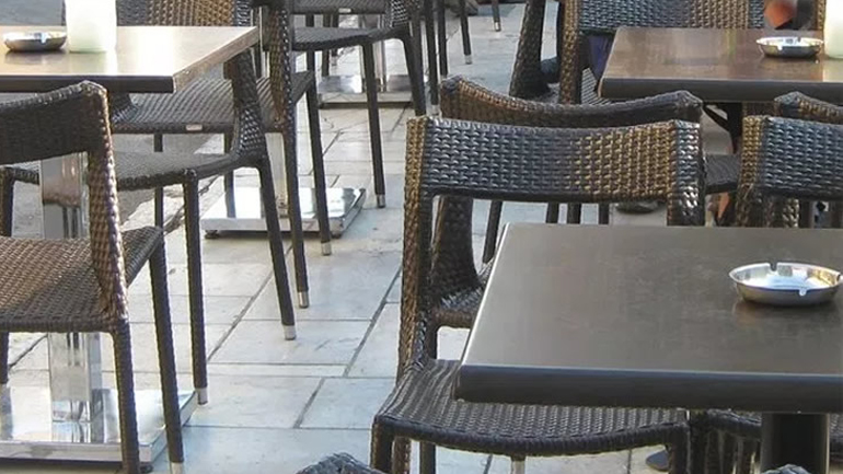 Αλλάζει ο νόμος για τις αποστάσεις τραπεζοκαθισμάτων λόγω κορωνοϊού