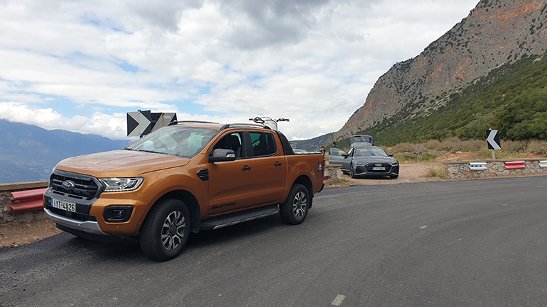 Συνάντηση κάπου μετά τους... Δελφούς με το Audi RS6 των 600 ίππων!