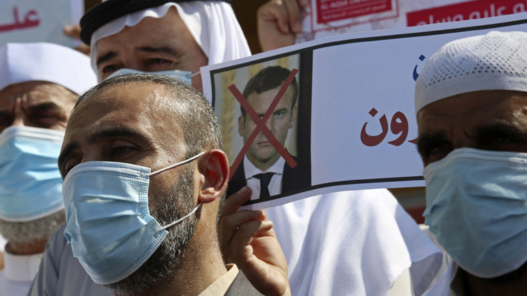 Σε επαγρύπνηση καλεί το Παρίσι τους Γάλλους πολίτες στις μουσουλμανικές χώρες