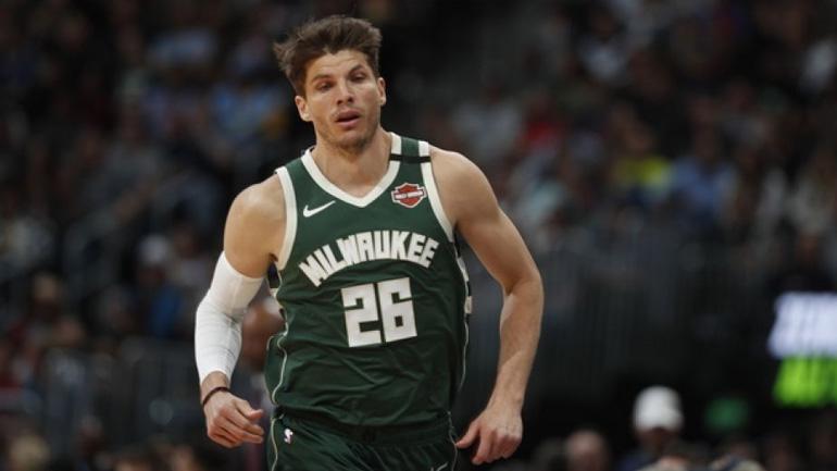 Ο Κάιλ Κόρβερ περιγράφει τι συνέβη στα αποδυτήρια του Μιλγουόκι τη νύχτα της διαμαρτυρίας