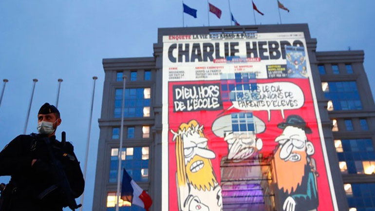 Σαουδική Αραβία: Καταδικάζει τα σκίτσα που προσβάλλουν τον Μωάμεθ αλλά δεν κάνει μποϊκοτάζ στα γαλλικά προϊόντα