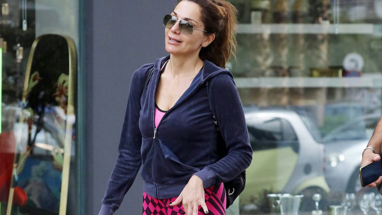 Δέσποινα Βανδή: Με athleisure look στη Γλυφάδα