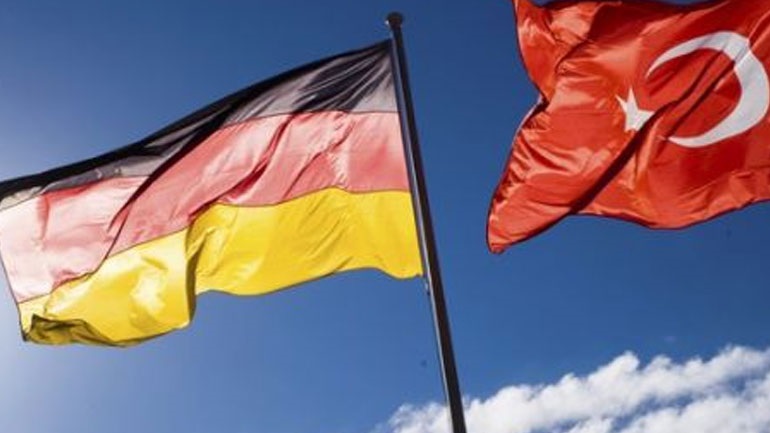 Το Βερολίνο επαναφέρει τους ταξιδιωτικούς περιορισμούς για την Τουρκία λόγω Covid-19
