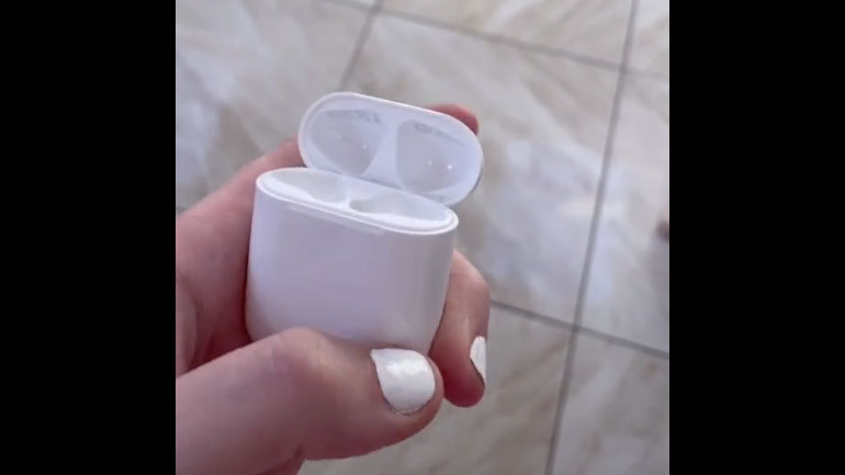 Ποιος πήρε τα AirPods;