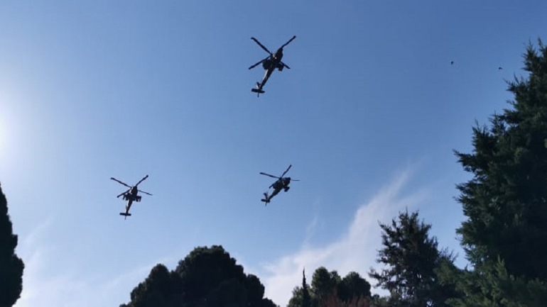 Μαχητικά αεροσκάφη και ελικόπτερα στον ουρανό της Θεσσαλονίκης