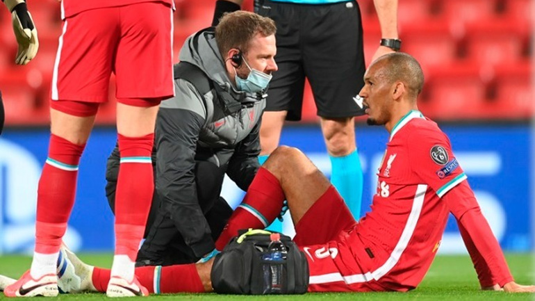 Σοβαρός τραυματισμός για τον Φαμπίνιο, ξέμεινε από στόπερ η Λίβερπουλ