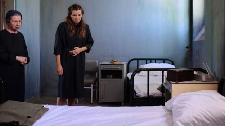 Άγριες Μέλισσες: Η Ελένη καταφέρνει, προς το παρόν, ν’ αποφύγει την έκτρωση αλλά ο Βόσκαρης…