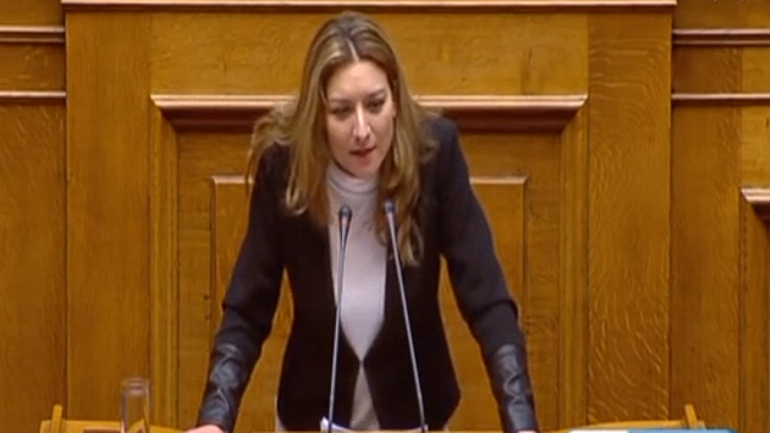 Γκαρά: «Ανήμερα της εθνικής μας επετείου επέλεξε ο κ. Πέτσας να βγάλει 2 εκατ. ευρώ για τα ΜΜΕ»