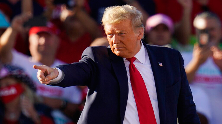 Ο «ανώνυμος» συγγραφέας εκρηκτικού άρθρου για τον Τραμπ αποκάλυψε την ταυτότητά του