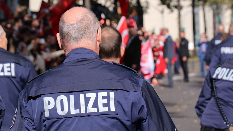 Αυτοκίνητο έπεσε σε πεζούς στη Γερμανία – Ένας νεκρός και τρεις τραυματίες