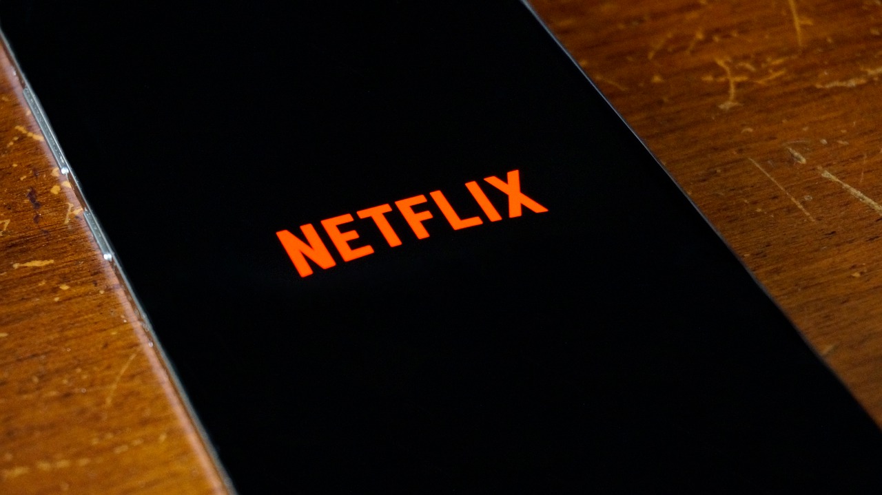 Το Netflix αυξάνει την τιμή των standard και premium συνδρομών στις ΗΠΑ