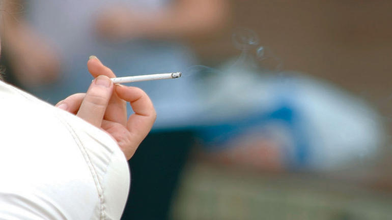 Οι καπνιστές έχουν τριπλάσιο κίνδυνο πρόωρου καρδιαγγειακού θανάτου