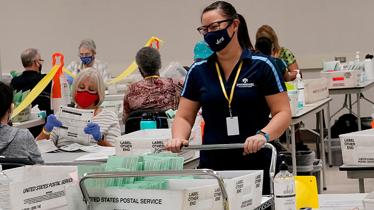 ΗΠΑ: Οι Δημοκρατικοί ανησυχούν για καθυστερήσεις στη διανομή των επιστολικών ψήφων