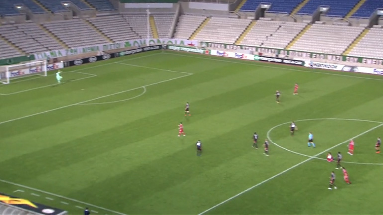 Ομόνοια-Αϊντχόφεν: Απίστευτο γκολ για τους Κύπριους με φάουλ πίσω από τη σέντρα!