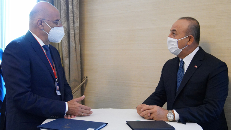 Δένδιας προς Τσαβούσογλου: Σε ετοιμότητα  αποστολής δυνάμεων της ΕΜΑΚ στην Σμύρνη η Ελλάδα