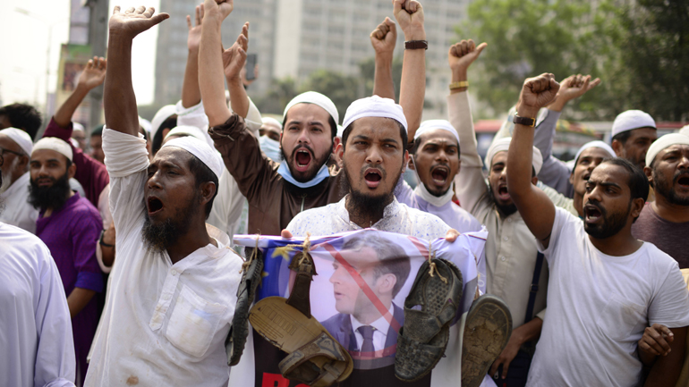 Μπανγκλαντές: Εξαγριωμένο πλήθος λιντσάρισε άνδρα που κατηγορήθηκε ότι βεβήλωσε το Κοράνι