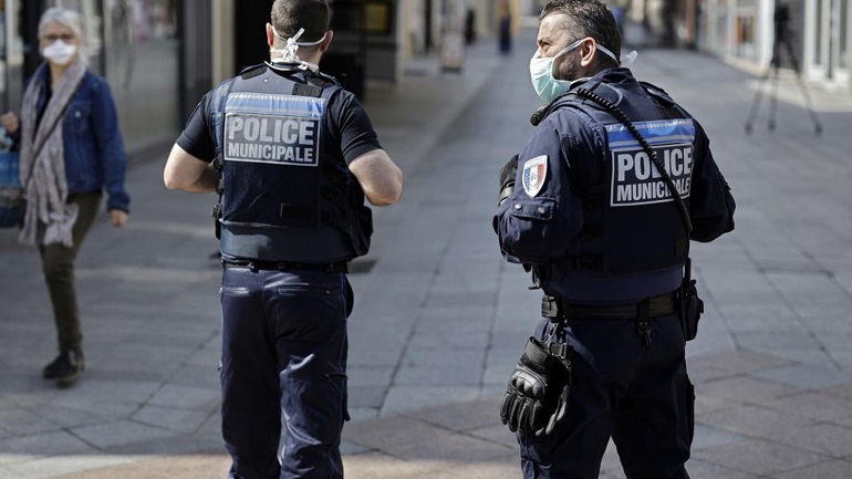 Γαλλία: Αστυνομικοί εξουδετέρωσαν άνδρα που τους απειλούσε με δύο μαχαίρια