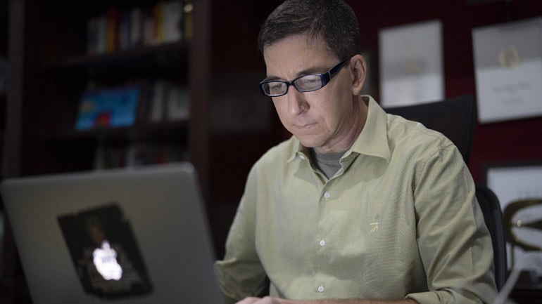 Παραιτήθηκε ο συνιδρυτής του ιστότοπου The Intercept, Γκλεν Γκρίνγουολντ – Καταγγέλλει τη λογοκρισία άρθρου του για τον Μπάιντεν