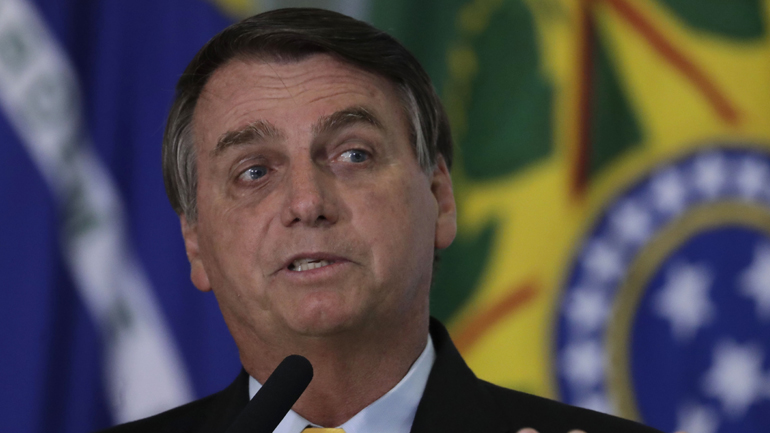 Μπολσονάρου: Είναι «τρελό» να επιβάλλονται εκ νέου lockdown