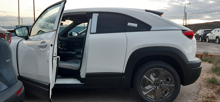 Οι εμπρός πόρτες ανοίγουν... κανονικά!