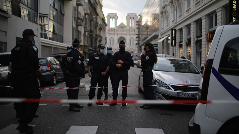 Γαλλία: Επιπλέον 120 αστυνομικοί θα σταλούν στη Νίκαια μετά τη φονική επίθεση με μαχαίρι