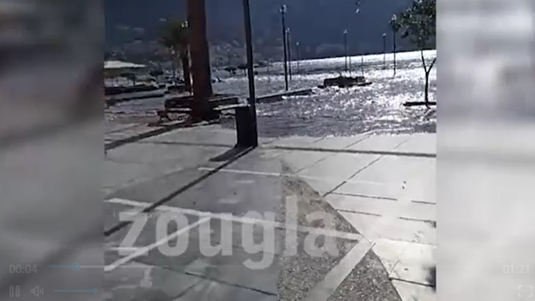 Κάτοικος στο Βαθύ της Σάμου: «Σκαρφάλωσα σε κατάψυξη για να γλιτώσω από το τσουνάμι» Κάτοικος στο Βαθύ της Σάμου: «Σκαρφάλωσα σε κατάψυξη για να γλιτώσω από το τσουνάμι»