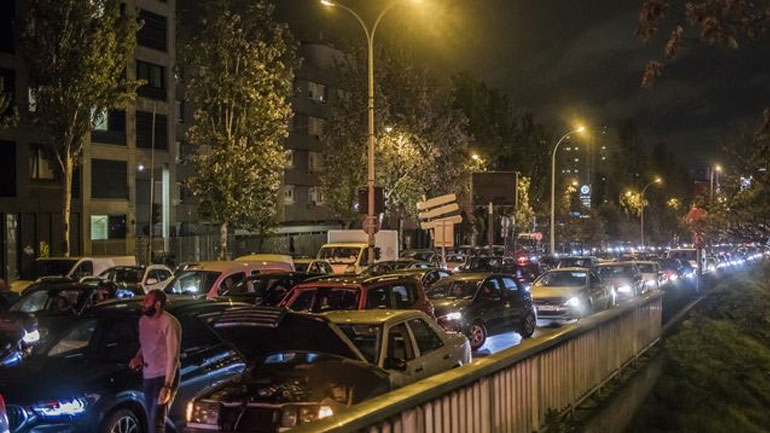 Απίστευτο μποτιλιάρισμα στο Παρίσι λίγες ώρες πριν το lockdown