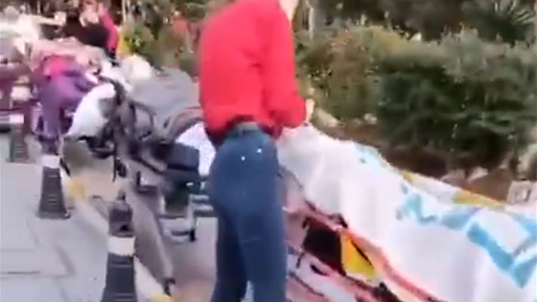 Εκκενώθηκαν νοσοκομεία στη Σμύρνη λόγω του σεισμού – Ουρές με τα φορεία των ασθενών