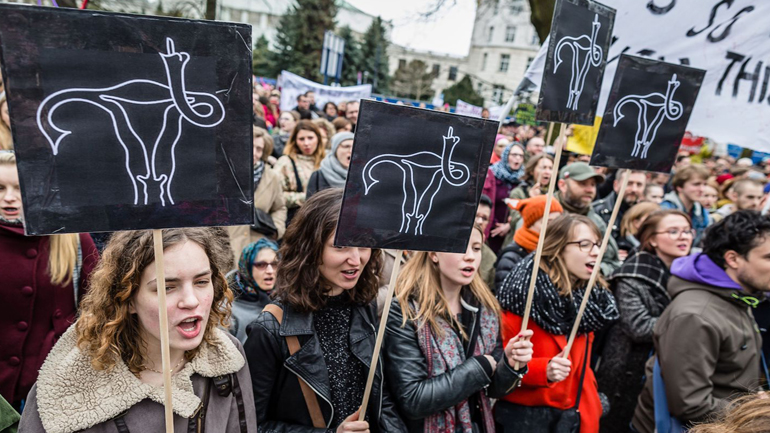 Η πολωνική εκκλησία έχει γίνει στόχος διαδηλωτών υπέρ του δικαιώματος στην άμβλωση