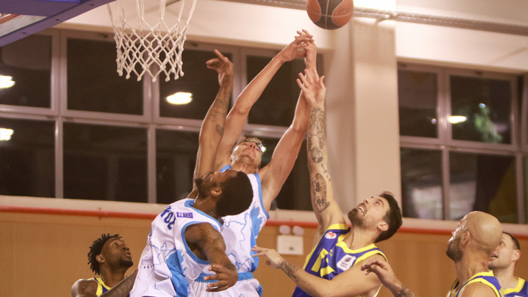 Basket League: Συνεχίζει αήττητο το Περιστέρι, 80-75 τον Ιωνικό