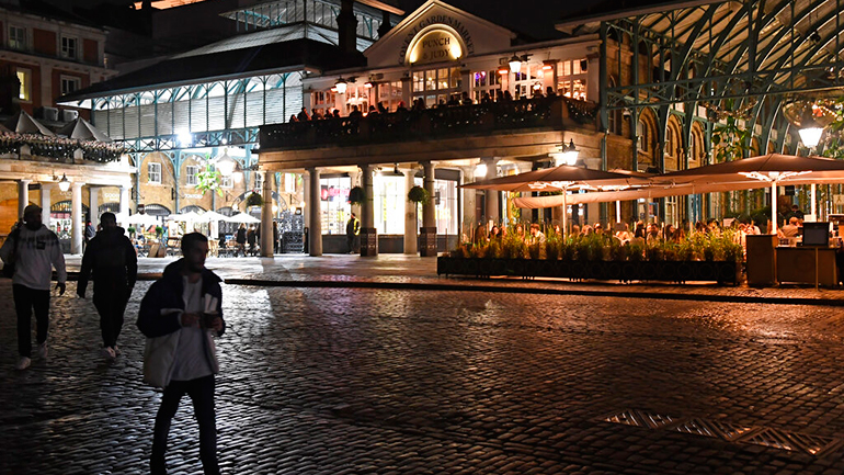 Βρετανία: Χωρίς το lockdown δεν θα άντεχε το σύστημα υγείας, λέει ο αρχίατρος της χώρας