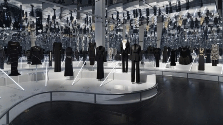 Άνοιξε η έκθεση «About Time: Fashion and Duration»