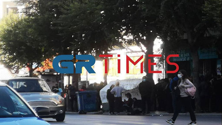 Θεσσαλονίκη: Μπλόκο της αστυνομίας σε συγκέντρωση αναρχικών στην Πλατεία Καμάρας